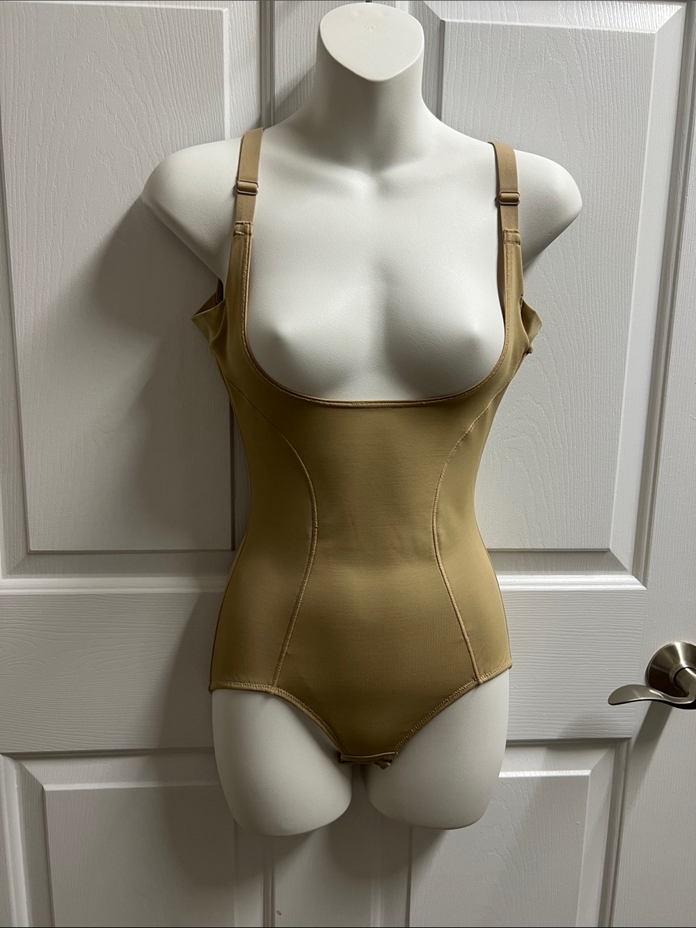 Sweet nothings maidenform Sculpting Bodysuit Shapewear Tan medium M